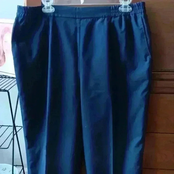 "KORET" 16P Navy Blue ¾ Elastic Waist. Side pockets comfortable fit EUC - Picture 1 of 7
